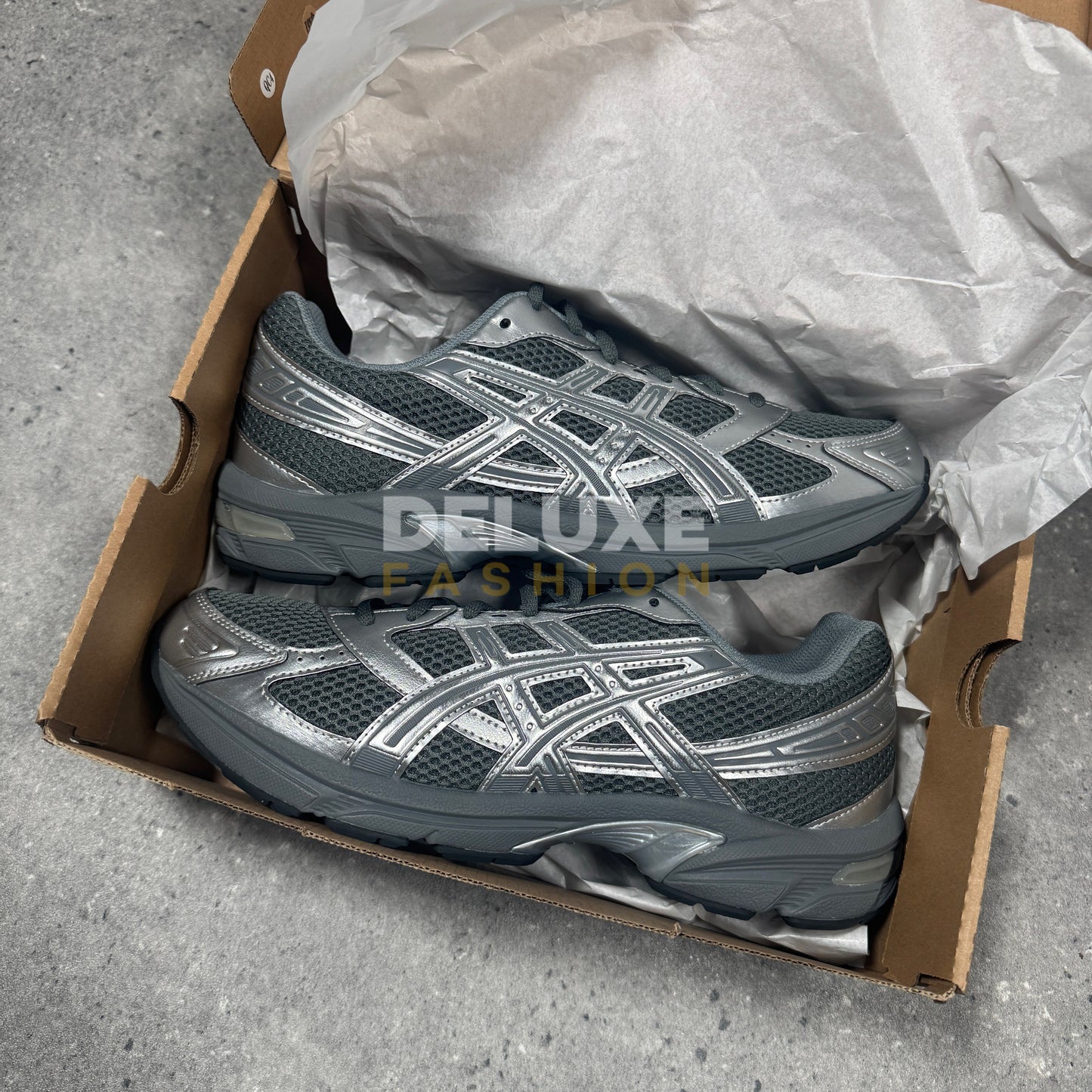 Asics Gel-1130 trainers in steel grey – side view