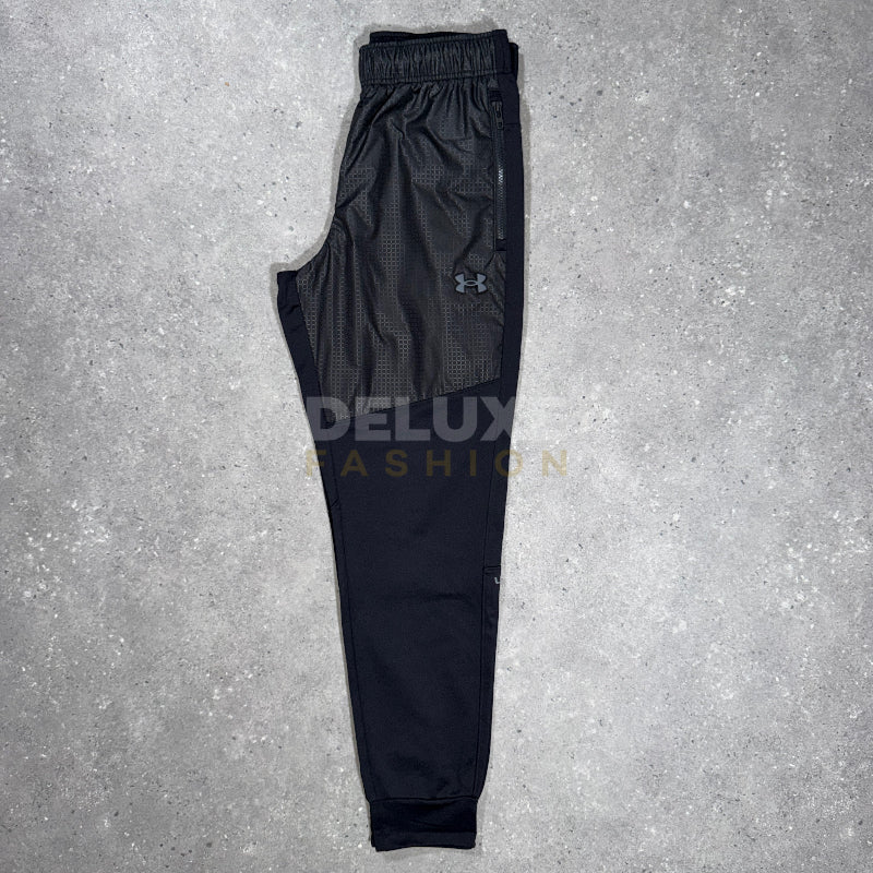 Under Armour 1/4 Zip Hooded Tracksuit  – Black