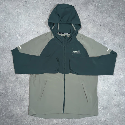 Nike performance jacket (stucco)