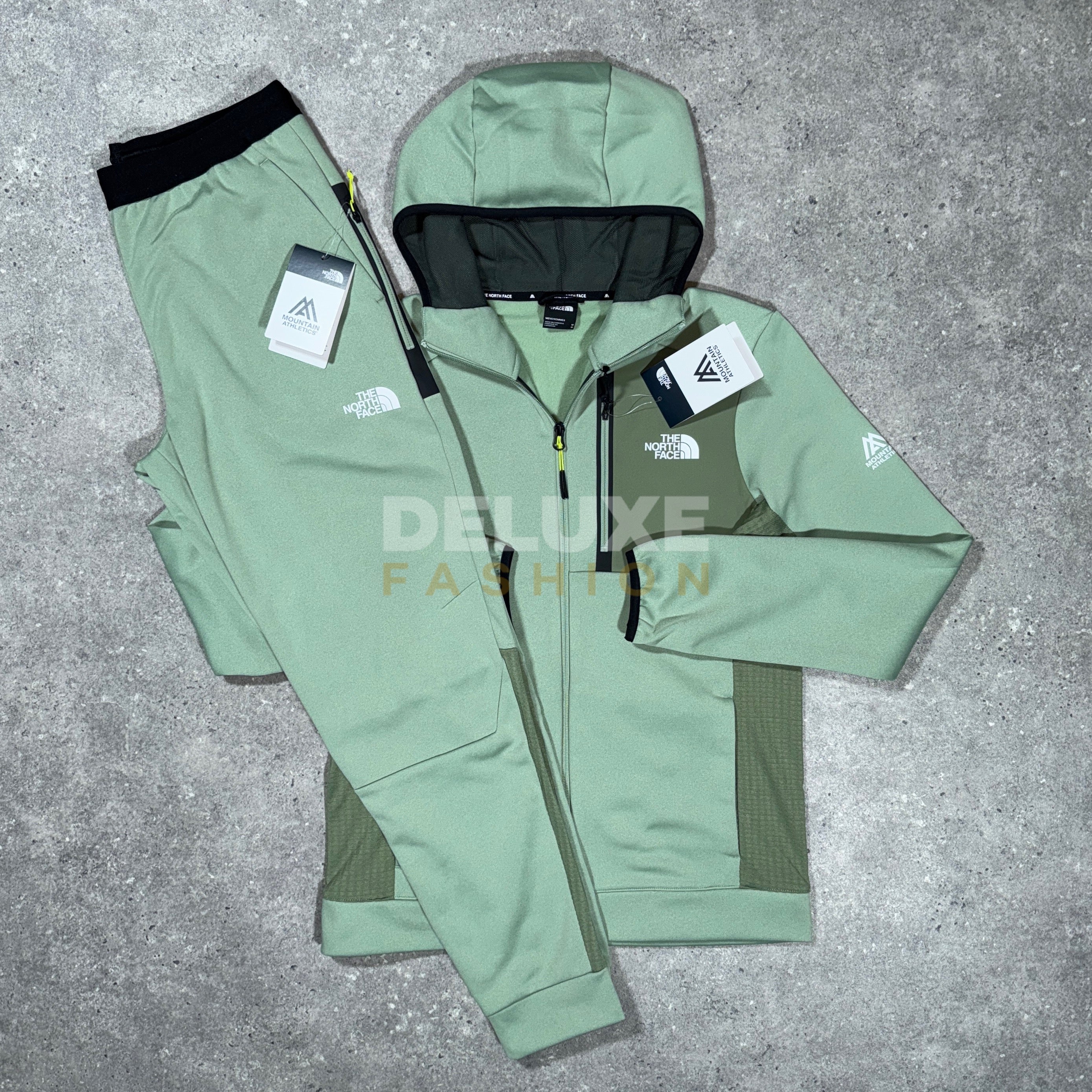 The north face shell tracksuit (green)