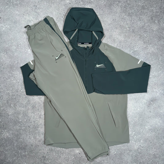 Nike performance tracksuit (stucco)