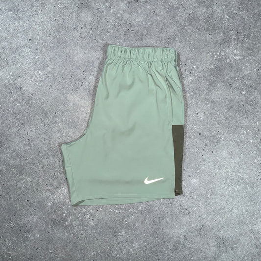 Nike challenger shorts 7" (khaki)