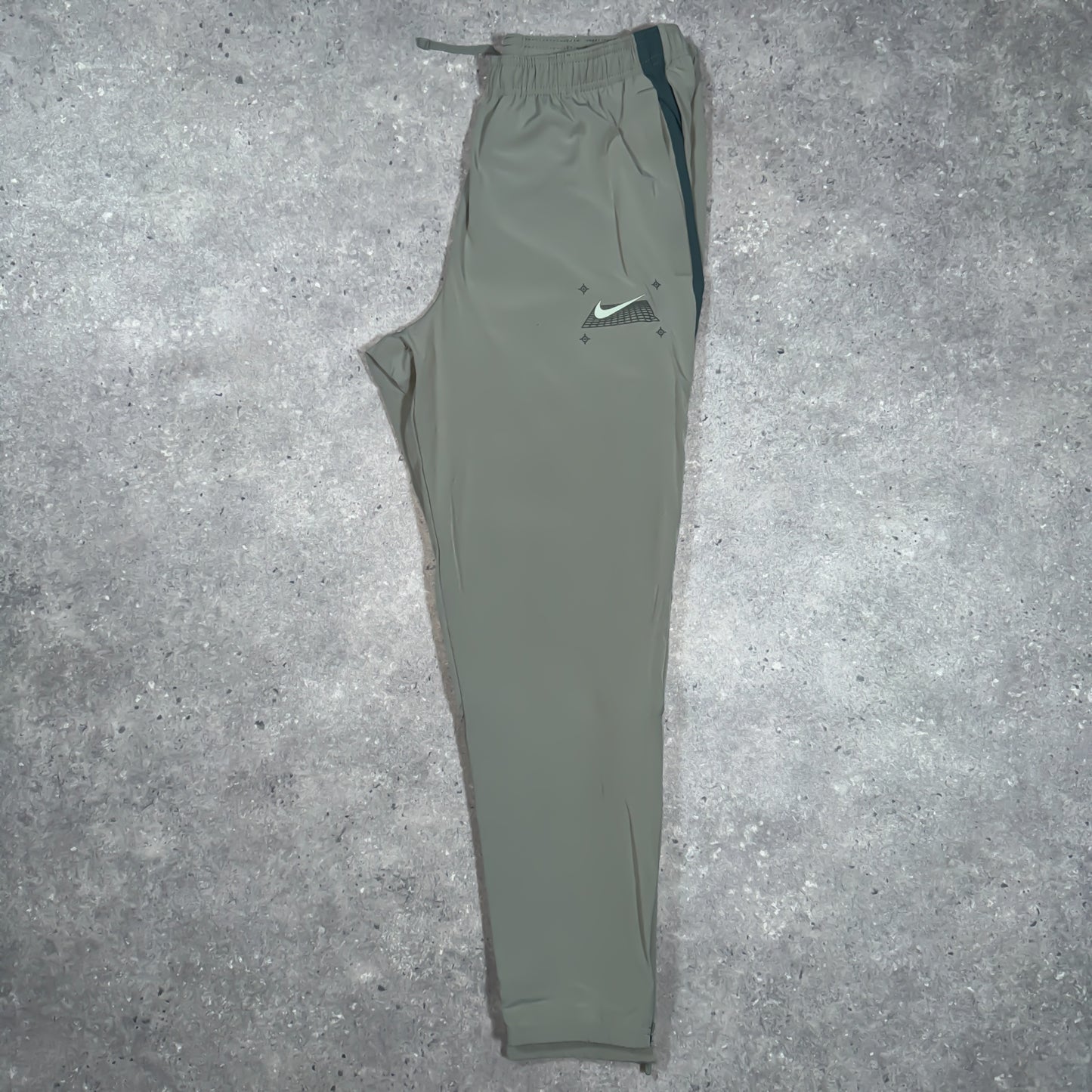 Nike performance track pants (stucco)