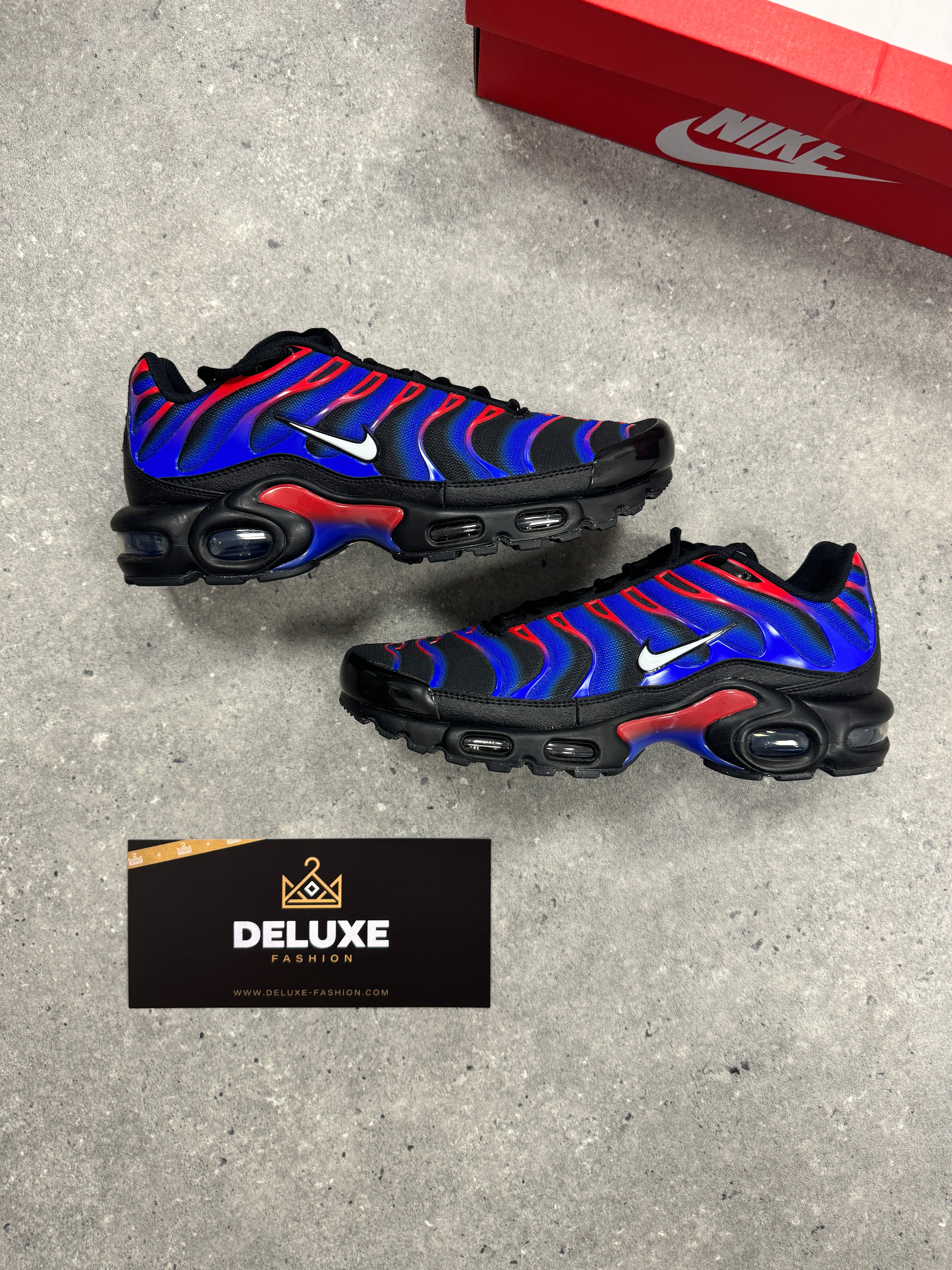 Air max plus blue and red best sale