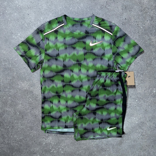 Nike stripe print set (green/black)