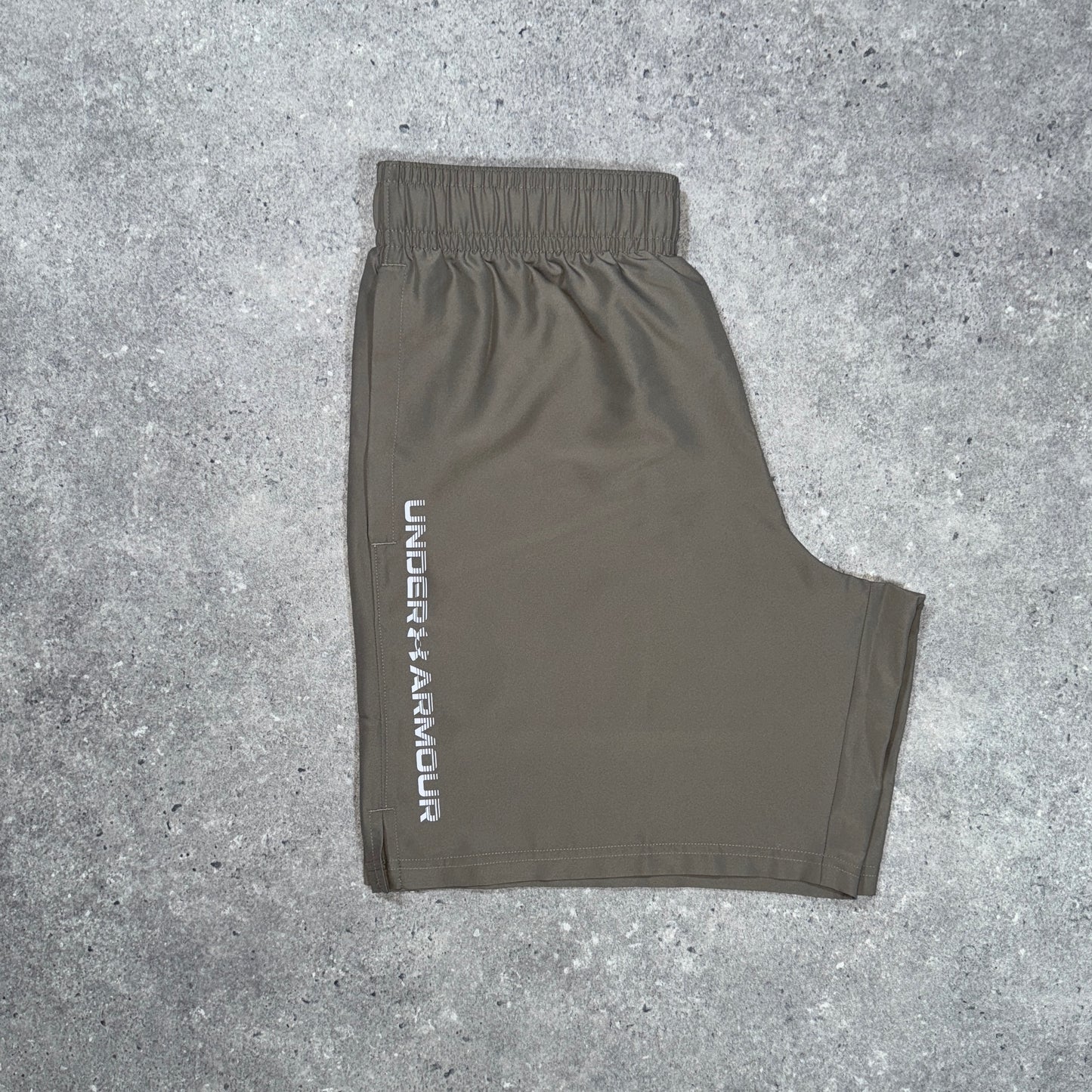 Under armour tech woven shorts (beige)