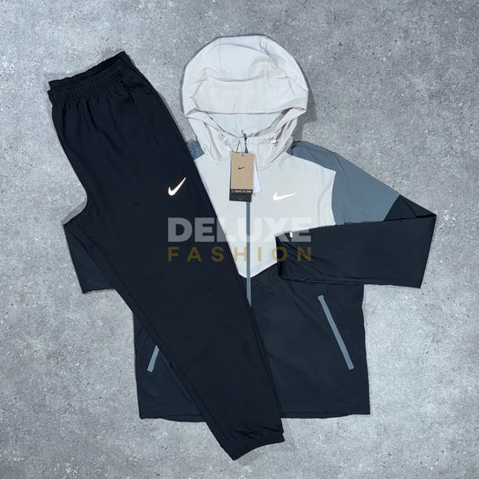 Nike light windbreaker tracksuit (beige/black)