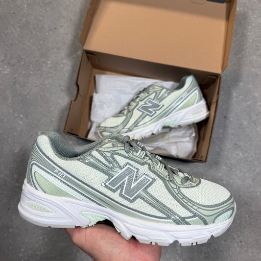 New Balance V2 Trainers - Moss