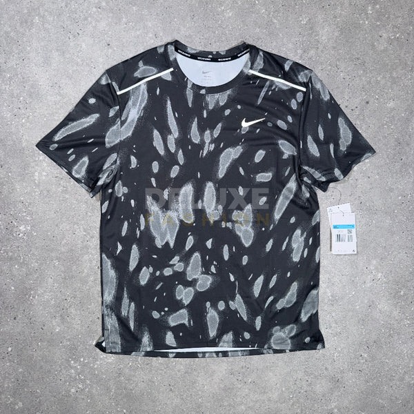 Nike Miler Patch T-Shirt – Black/Grey