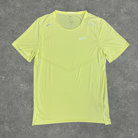 Nike t-shirt (yellow)