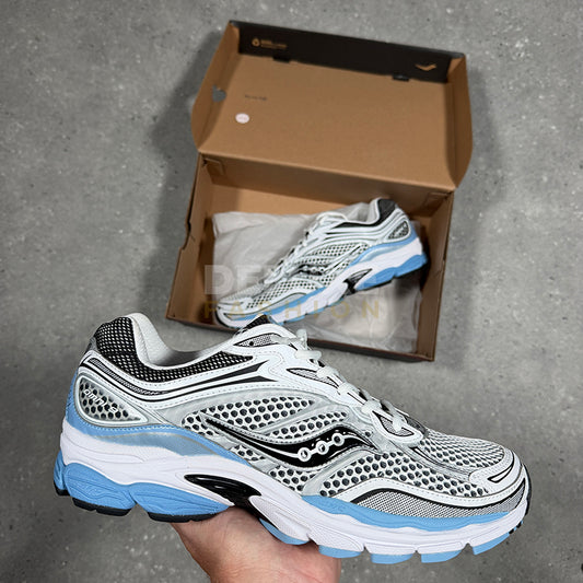 Saucony Pro trainers in white/blue