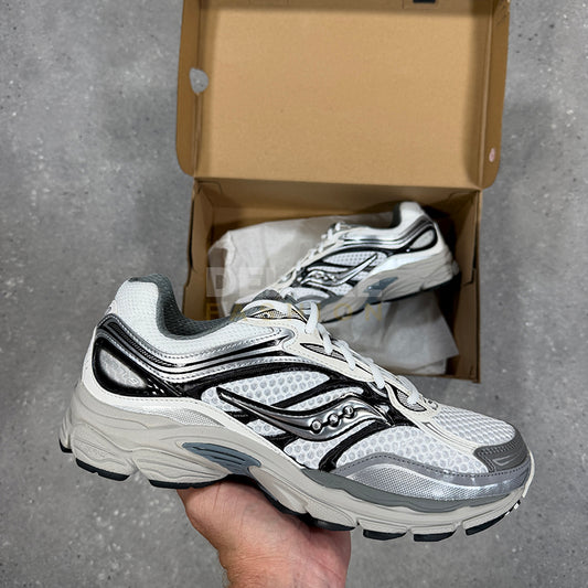 Saucony Pro trainers in white/beige