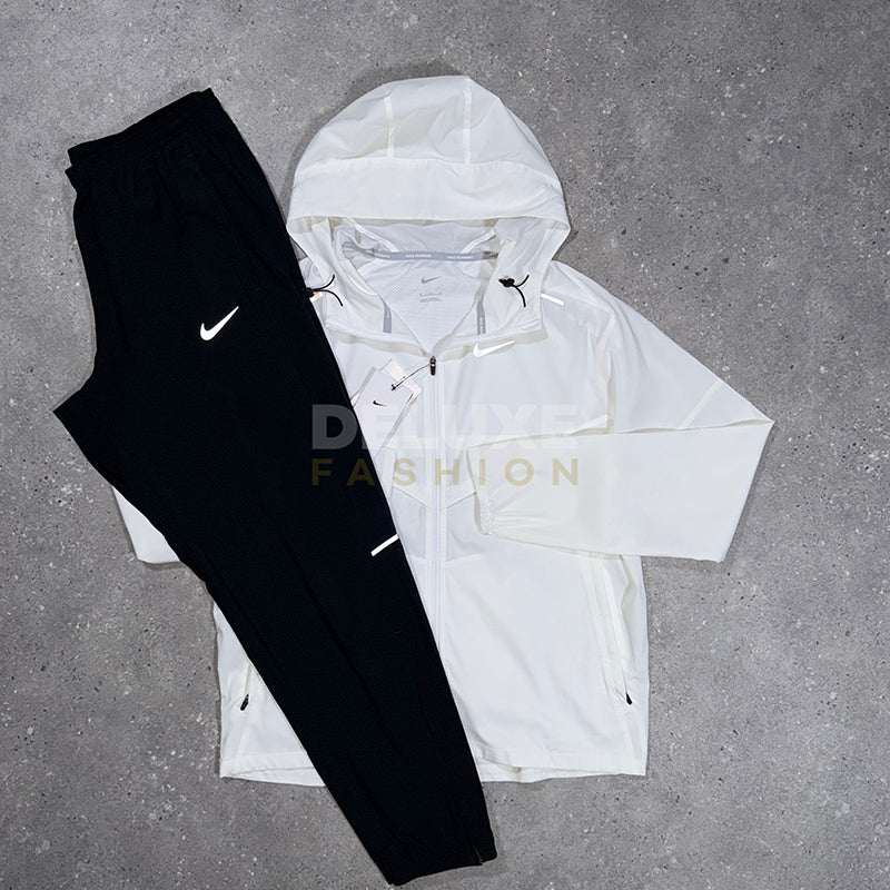 Nike uv tracksuit (white/black)