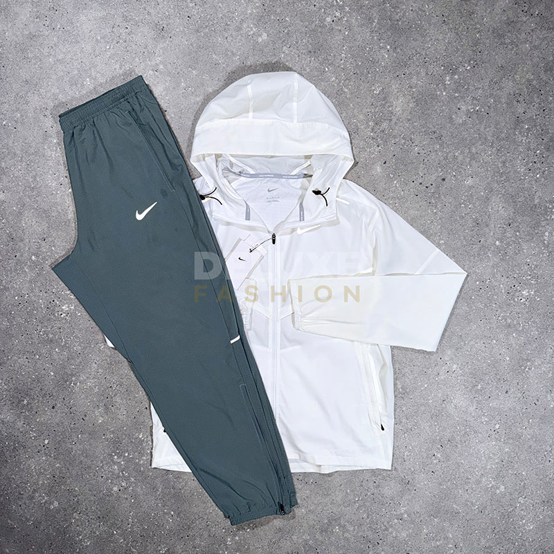 Nike uv tracksuit (white/grey)