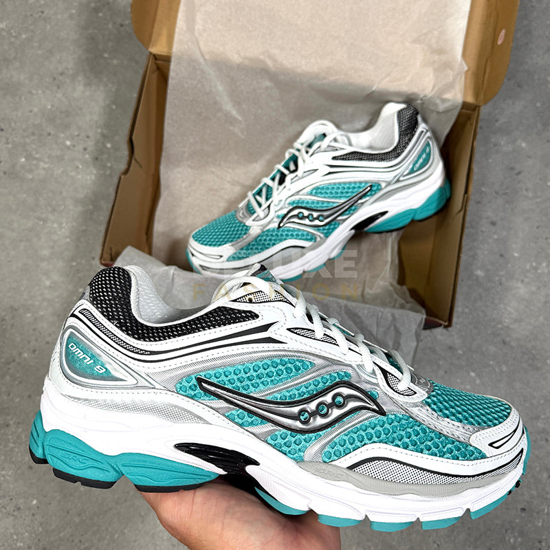 Saucony Pro trainers in white/aqua